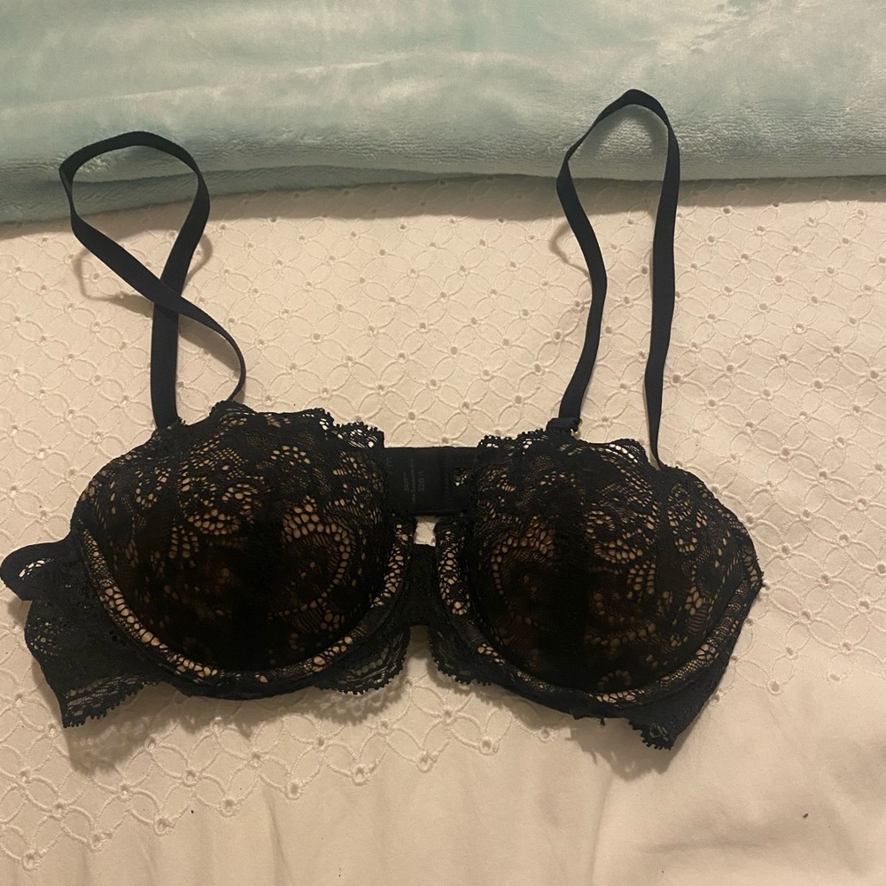 Black Third Love Bra 32 B 1/2